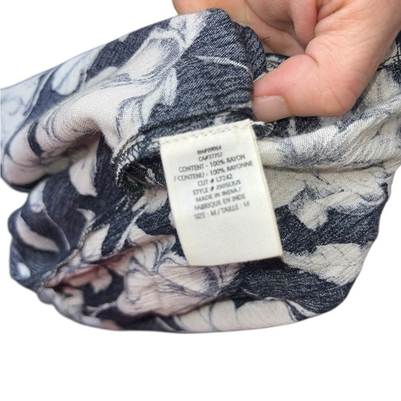 ~ NWT Billabong Floral Print Blouse lightweight Size Medium - Picture 9 of 9